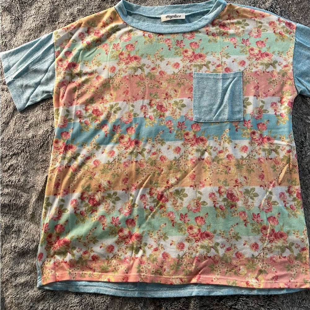 Haptics women’s short sleeved pocketed tee size large